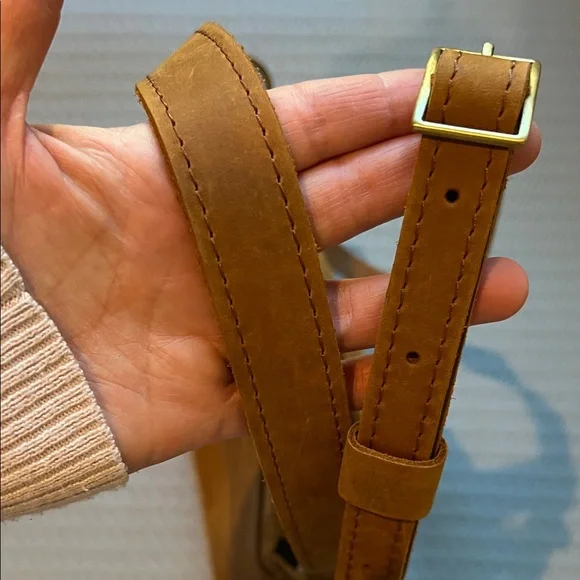 Portland Leather Goods Dakota Triangle Bag - Picture 9 of 10